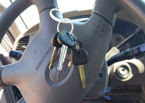 2002 Toyota Sequoia Sr5 V8 z USA, uszkodzony, nr VIN 5TDBT44A32S104685